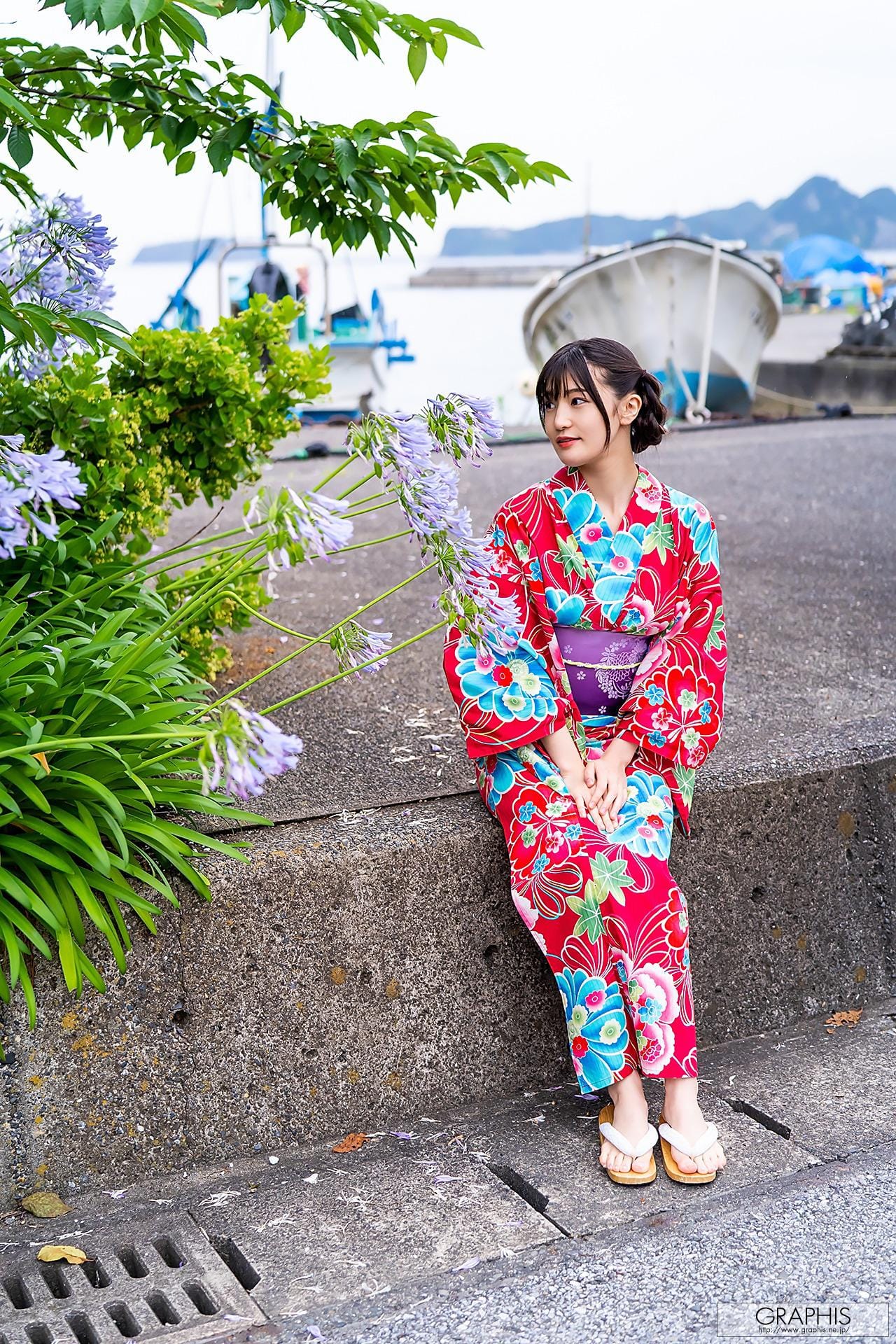 鲜艳红色日系印花和服浴衣勾勒古典极品美胸身段